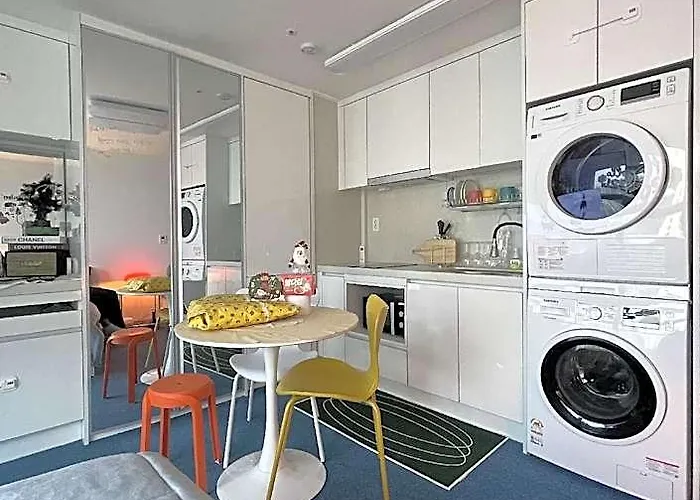 Hotel Jam-sil Emotional House! 5min Walk From Lotte Tower, Jamsil Station, Seokchon 3*